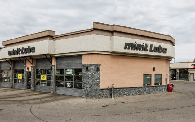 Facade with glass doors and Minit Lube signs
