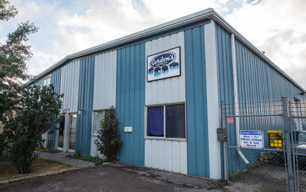 Outside view of Gordon's Automotive shop