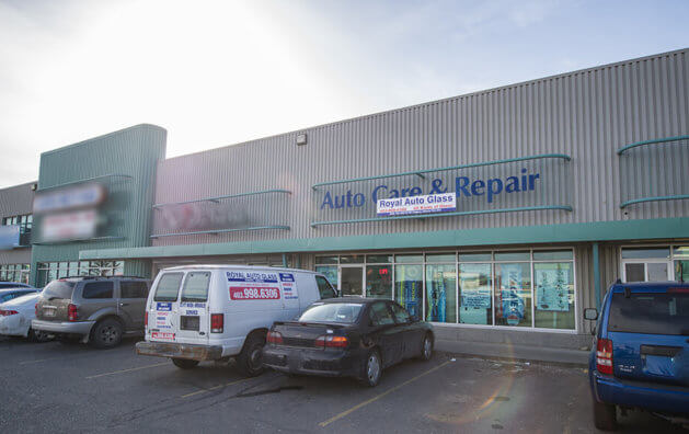 Outside photo of Royal Auto Glass shop in Calgary, AB