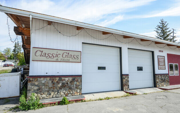 Outside view of Classic Glass & Trim shop in Creston, BC