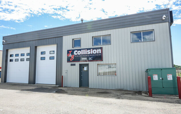 Outside photo of J&S Collision in Lethbridge